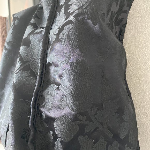 Steve Madden Black Floral Zip Top Weekend Bag - Picture 7 of 8